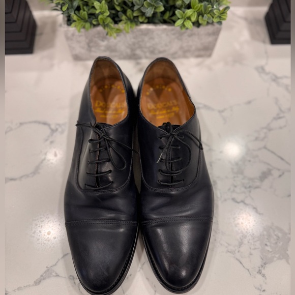 Doucal’s Classic Oxford Dress Shoes with Smooth Leather and Rounded Toe - Picture 4 of 16